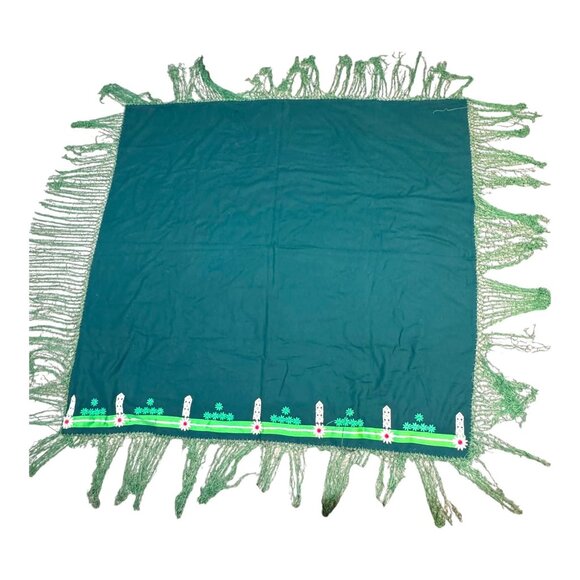 Vtg Square Emerald Green Tablecloth Floral Embroidery & Macrame Long Fringe READ - Picture 2 of 7